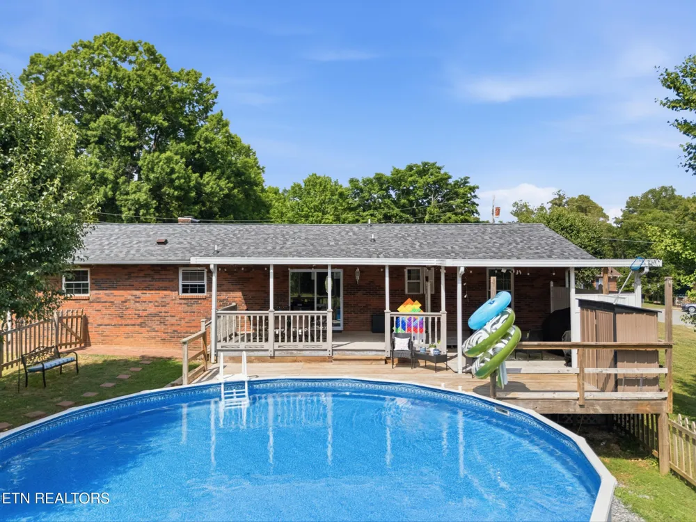 300 Lindner Lane Lenoir City, TN 37772