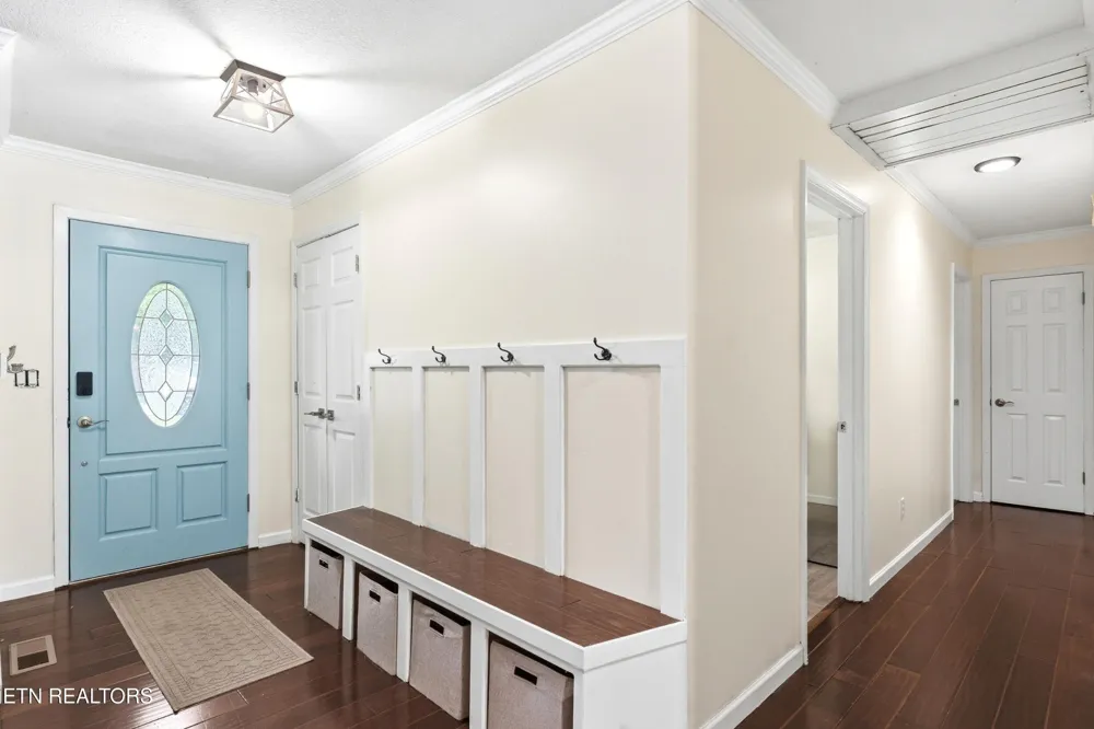 300 Lindner Lane Lenoir City, TN 37772