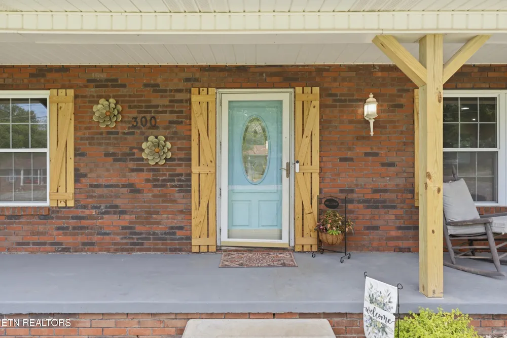 300 Lindner Lane Lenoir City, TN 37772