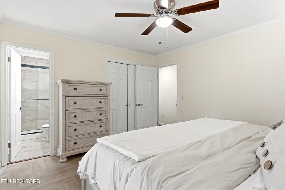 300 Lindner Lane Lenoir City, TN 37772