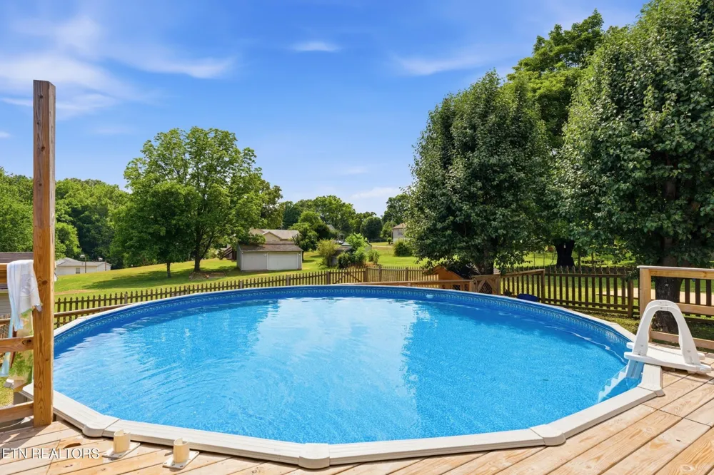 300 Lindner Lane Lenoir City, TN 37772