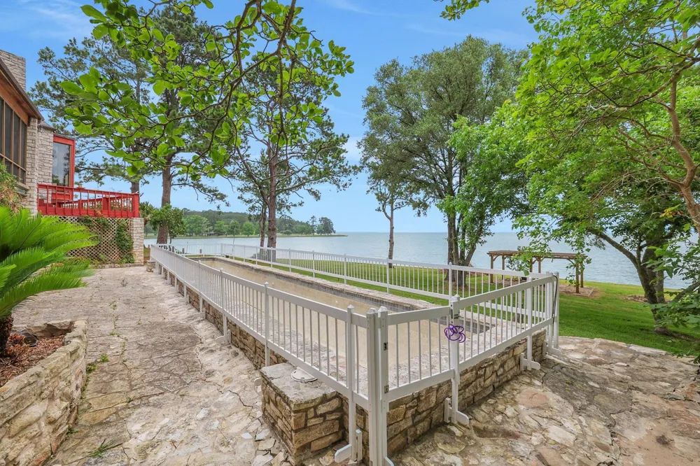 425 Old Fm 224 Coldspring, TX 77331