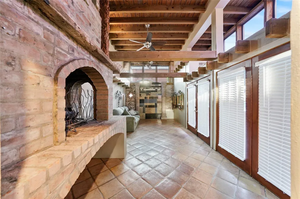 614 Pine Gully Road Seabrook, TX 77586