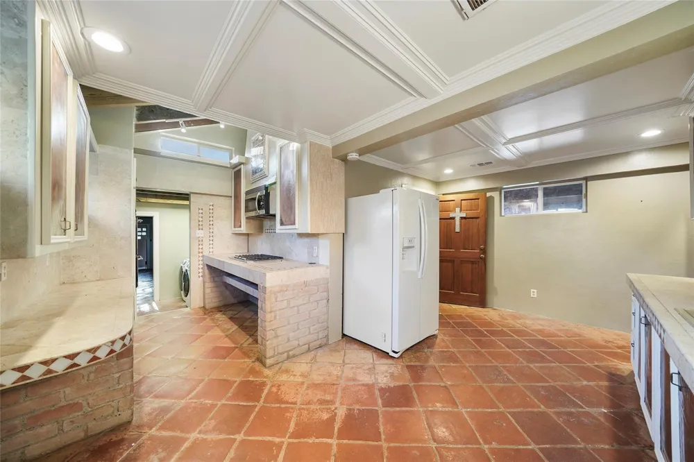 614 Pine Gully Road Seabrook, TX 77586