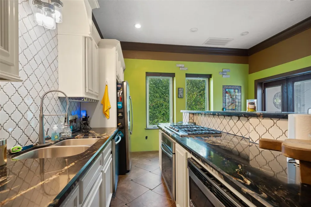 614 Pine Gully Road Seabrook, TX 77586