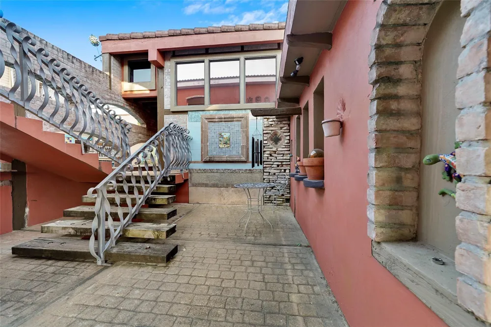 614 Pine Gully Road Seabrook, TX 77586