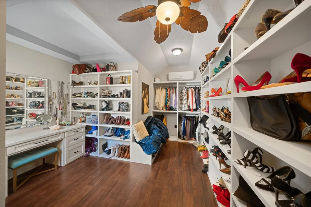 614 Pine Gully Road Seabrook, TX 77586