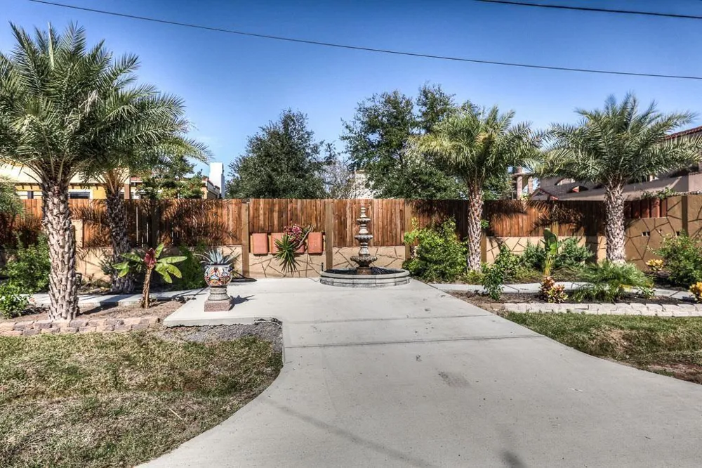 614 Pine Gully Road Seabrook, TX 77586