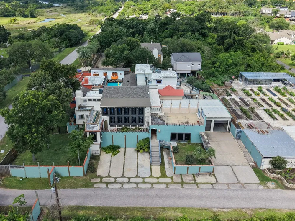 614 Pine Gully Road Seabrook, TX 77586