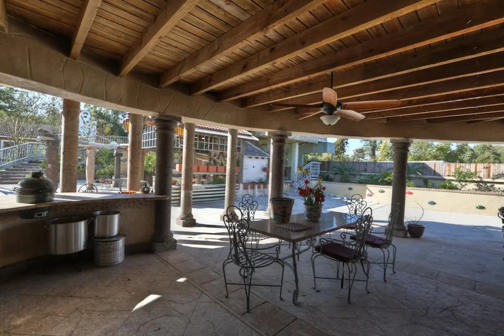 614 Pine Gully Road Seabrook, TX 77586