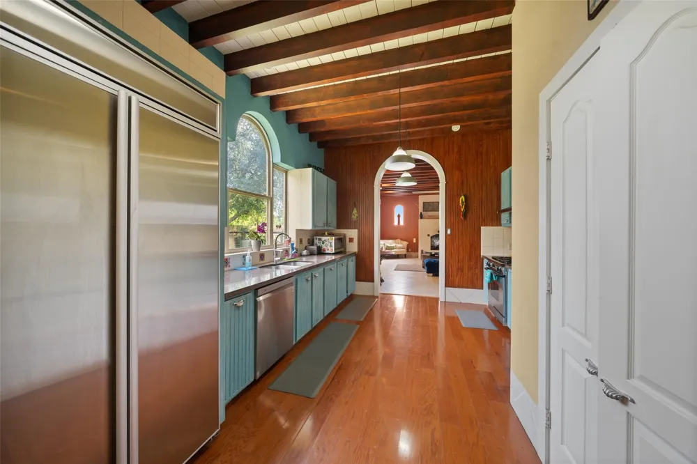 614 Pine Gully Road Seabrook, TX 77586