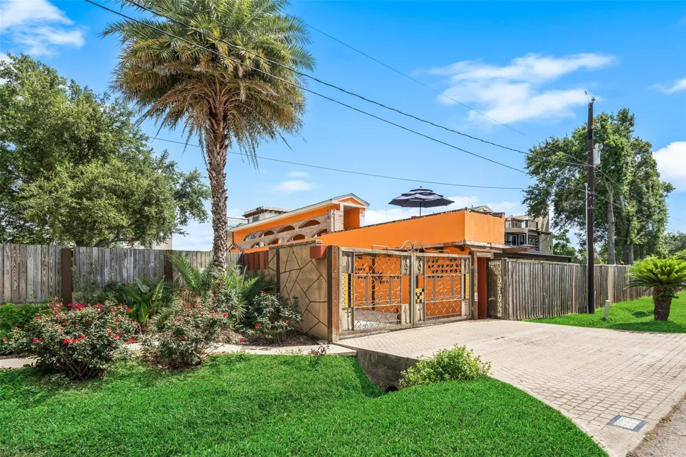 614 Pine Gully Road Seabrook, TX 77586