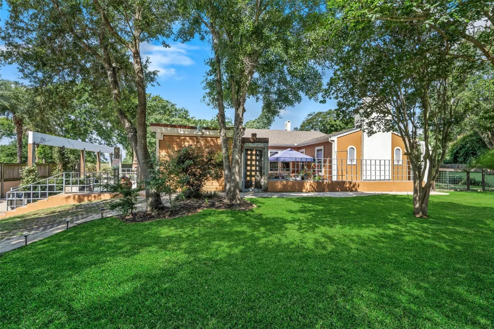 614 Pine Gully Road Seabrook, TX 77586
