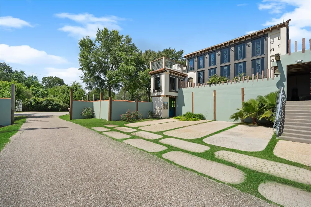614 Pine Gully Road Seabrook, TX 77586