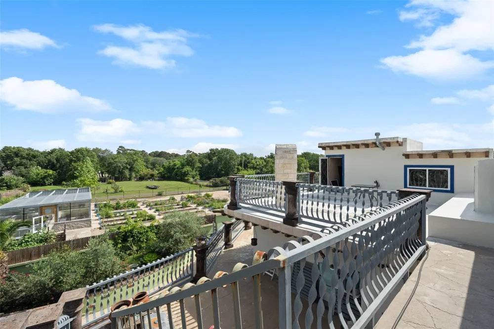 614 Pine Gully Road Seabrook, TX 77586