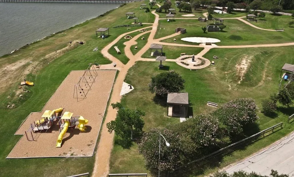 614 Pine Gully Road Seabrook, TX 77586