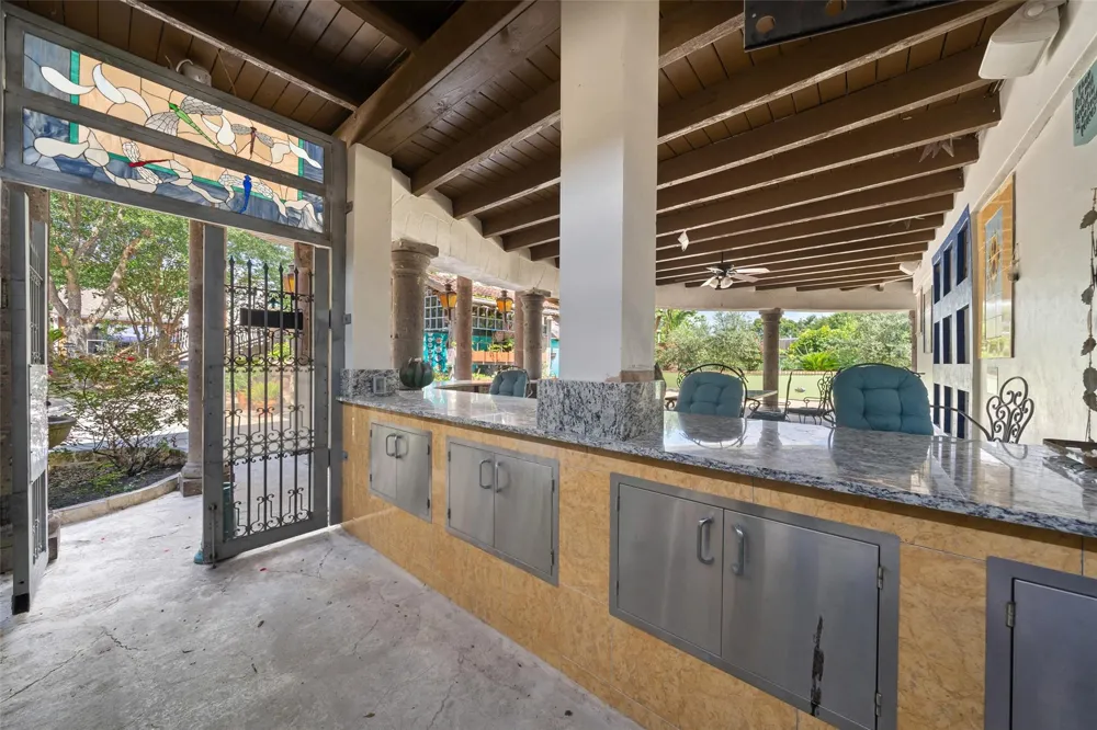 614 Pine Gully Road Seabrook, TX 77586