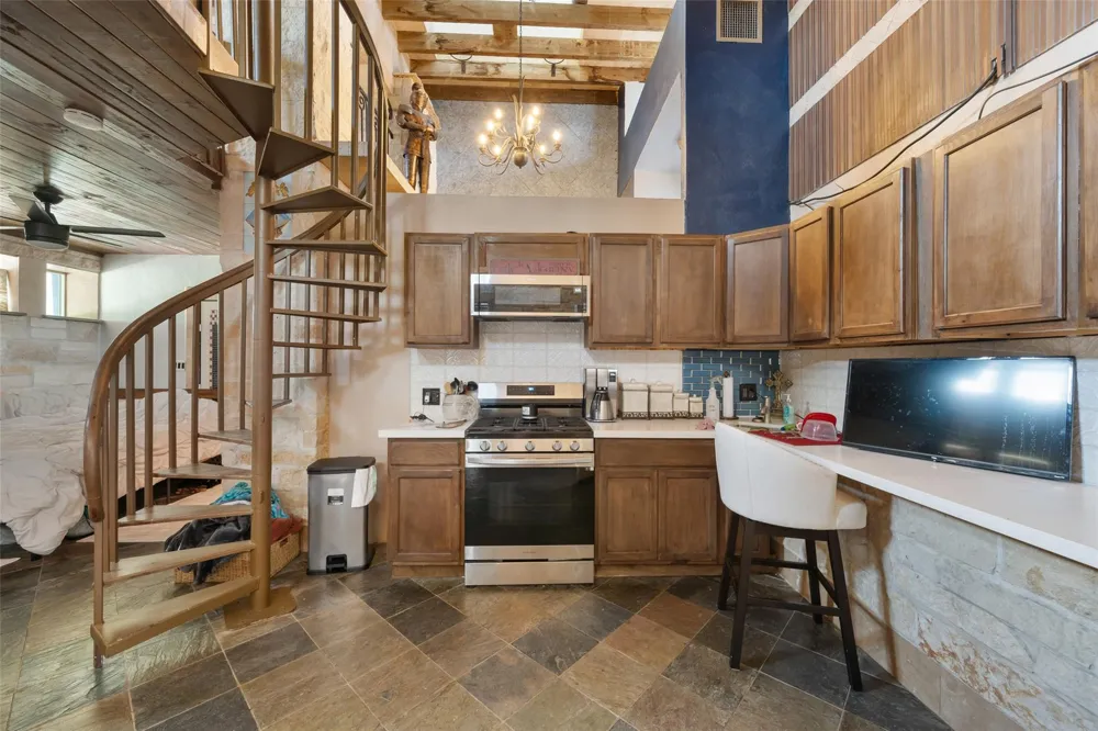 614 Pine Gully Road Seabrook, TX 77586