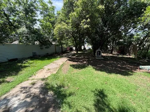 438 Mclean Avenue