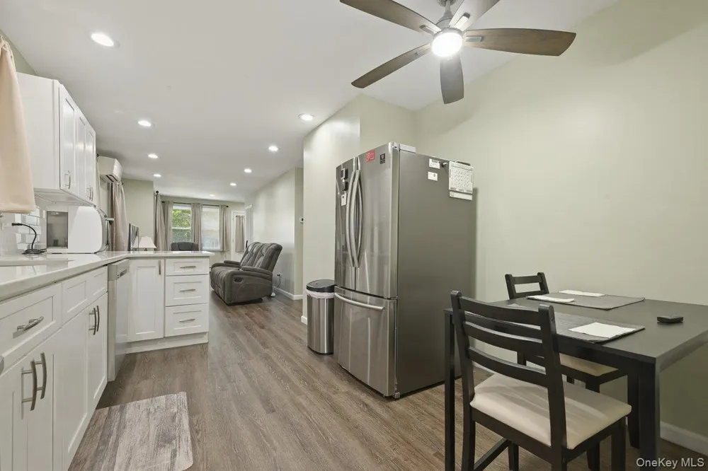 707 5th Street S Lindenhurst, NY 11757