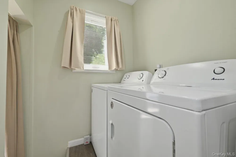 707 5th Street S Lindenhurst, NY 11757