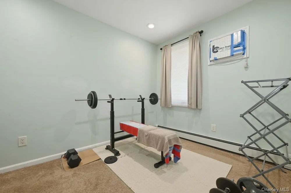 707 5th Street S Lindenhurst, NY 11757