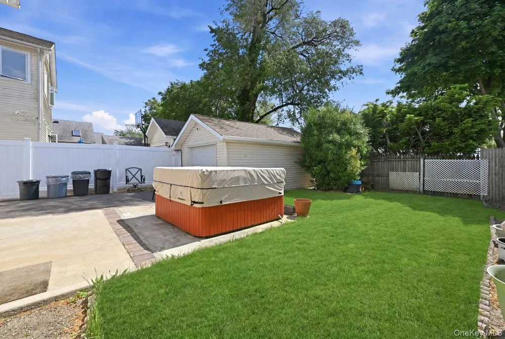 707 5th Street S Lindenhurst, NY 11757
