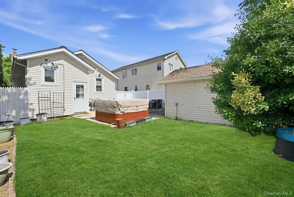 707 5th Street S Lindenhurst, NY 11757