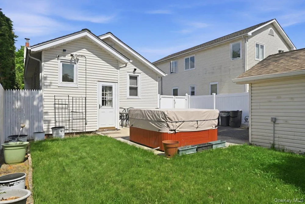 707 5th Street S Lindenhurst, NY 11757