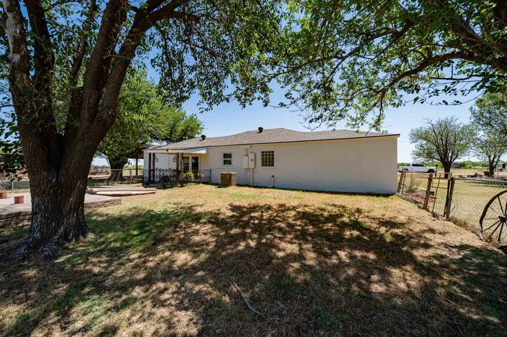 165 Jefferson Avenue Sagerton, TX 79548