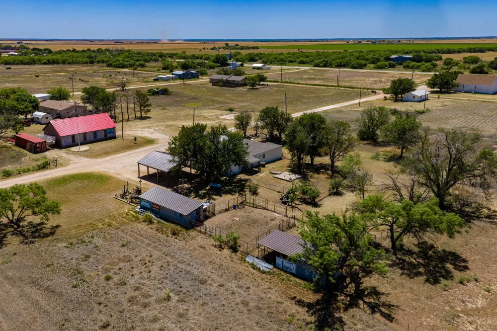 165 Jefferson Avenue Sagerton, TX 79548