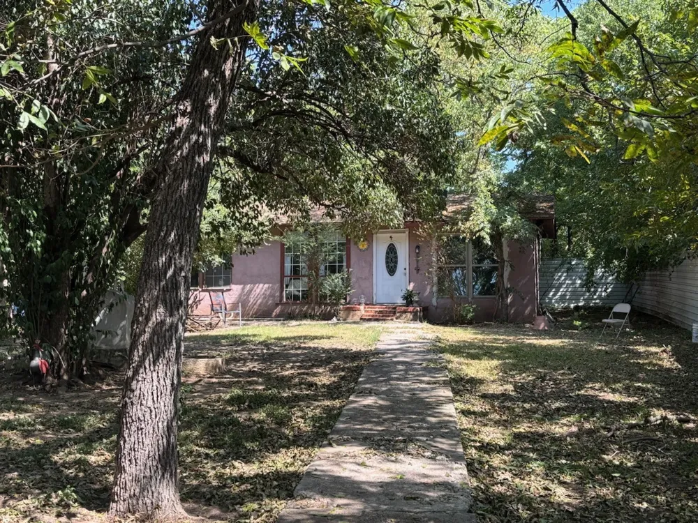 438 Mclean Avenue Dallas, TX 75211