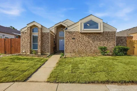 4904 Courtside Drive