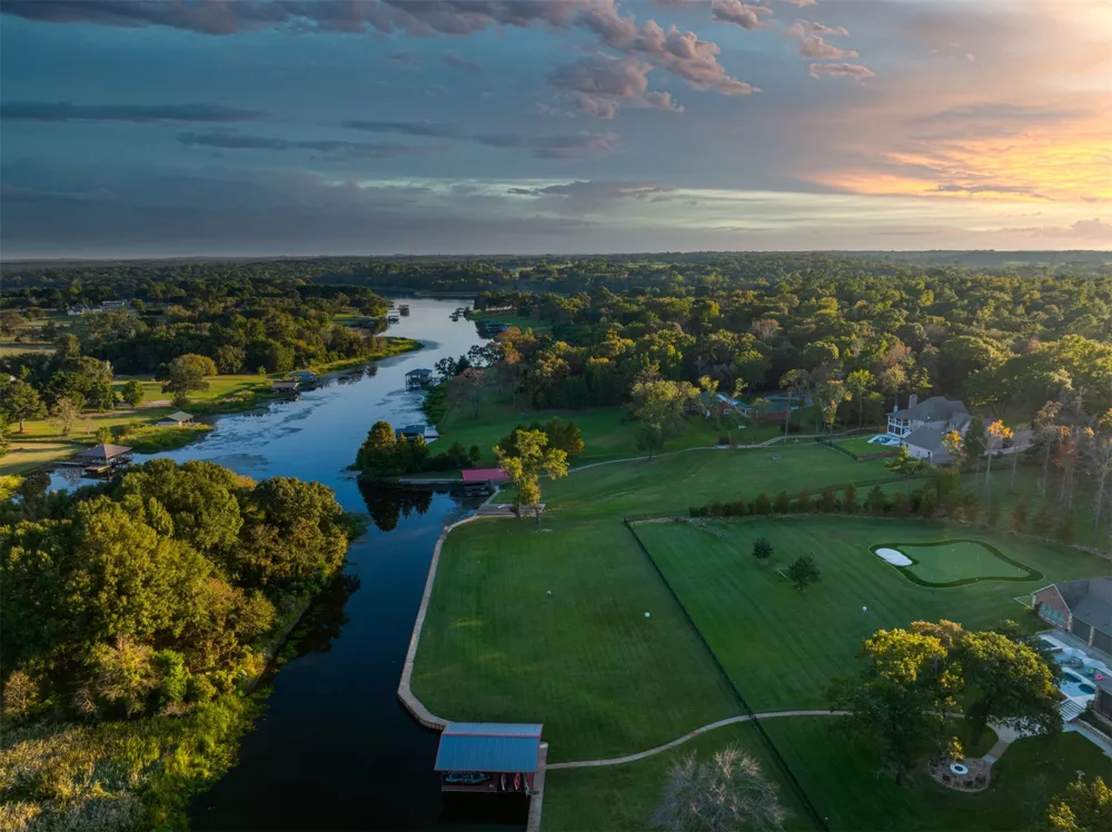 2001 Rose Pointe Athens, TX 75752