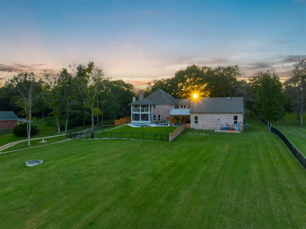 2001 Rose Pointe Athens, TX 75752