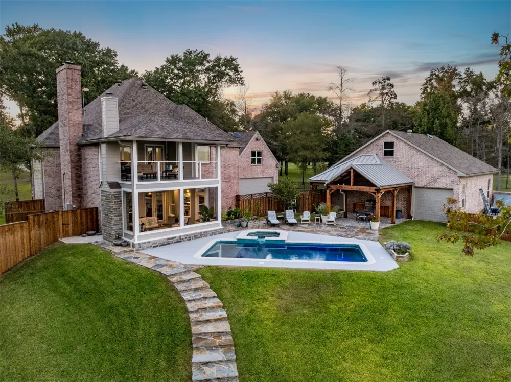 2001 Rose Pointe Athens, TX 75752