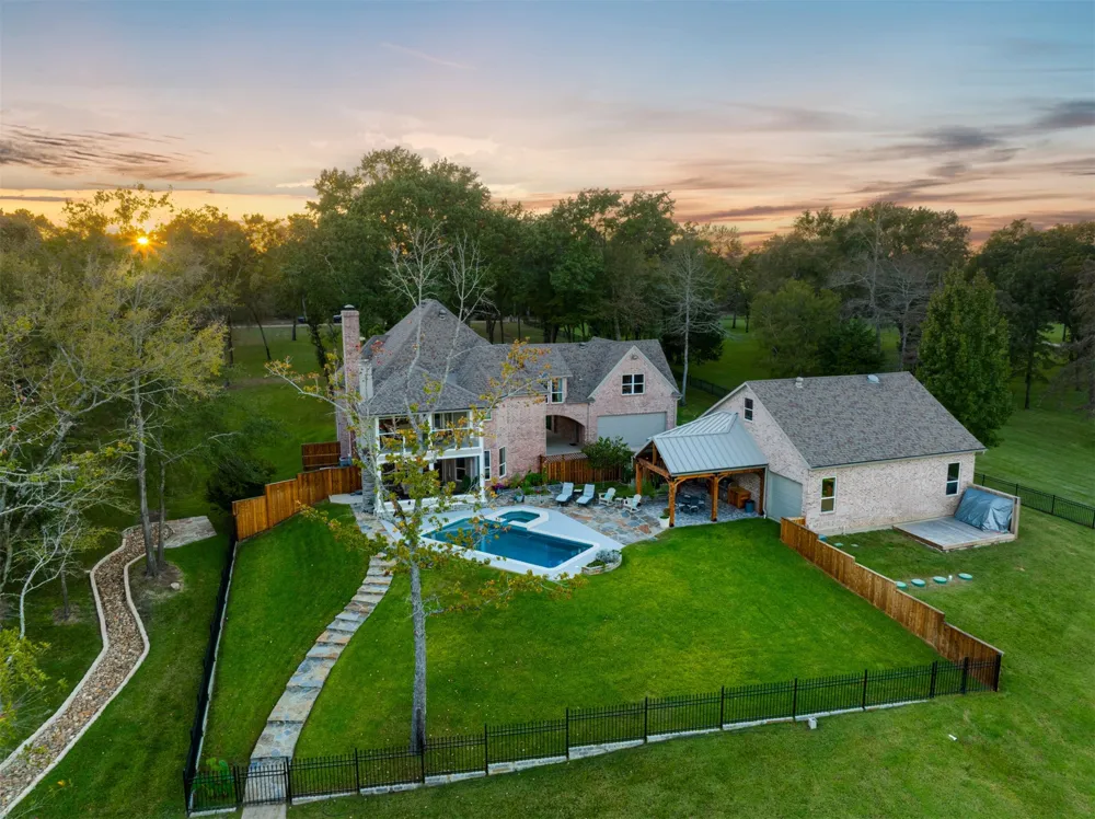 2001 Rose Pointe Athens, TX 75752