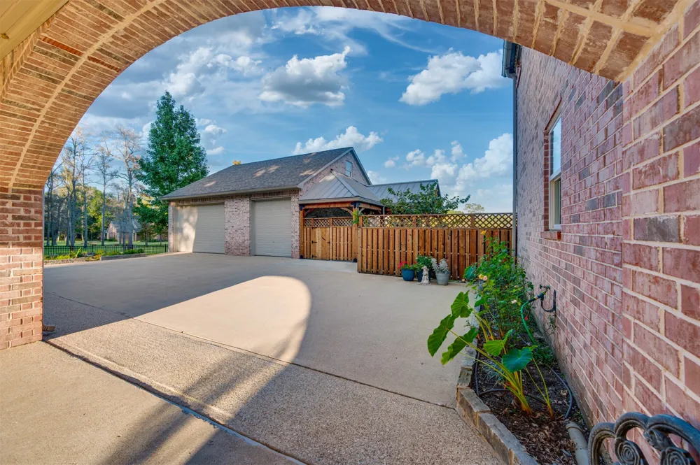 2001 Rose Pointe Athens, TX 75752