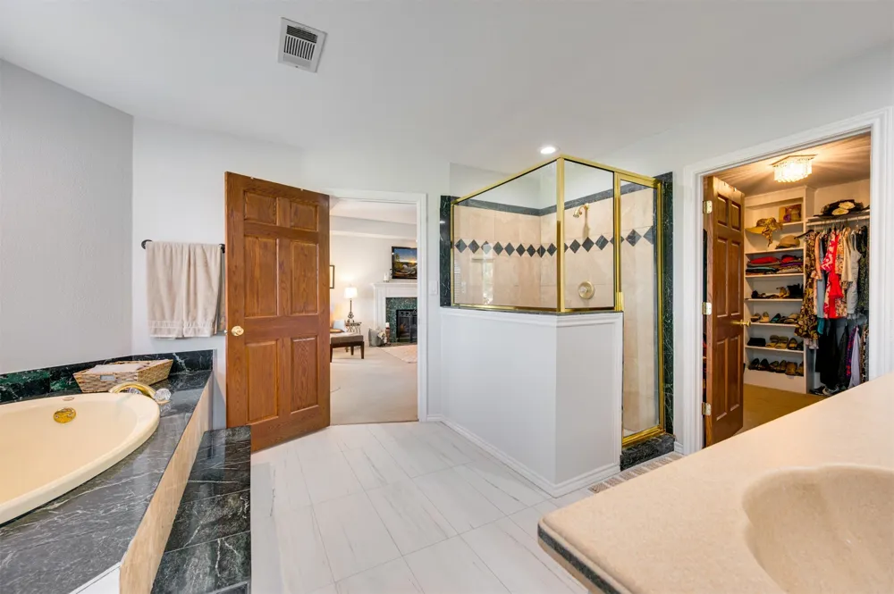2001 Rose Pointe Athens, TX 75752