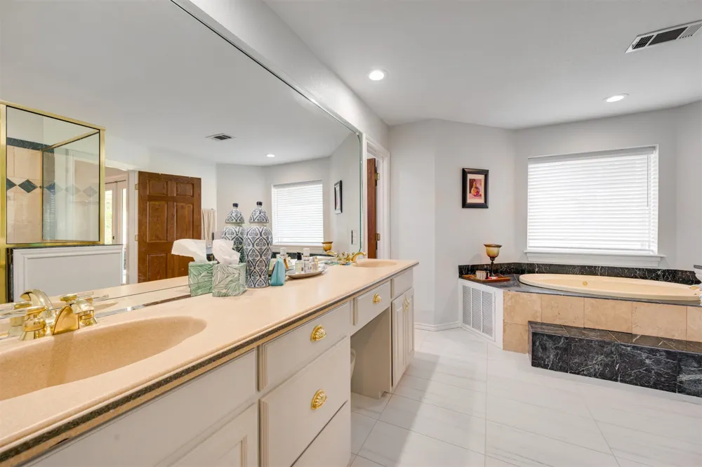 2001 Rose Pointe Athens, TX 75752