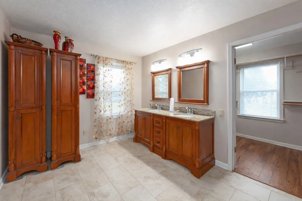 812 Pipkin Rd Jackson, TN 38305