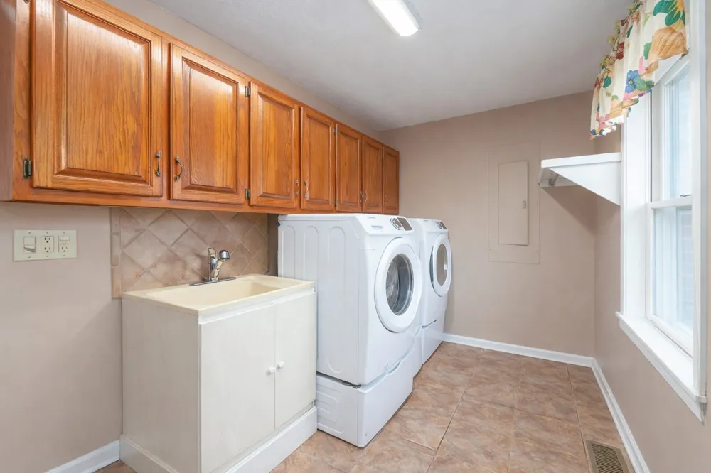 812 Pipkin Rd Jackson, TN 38305