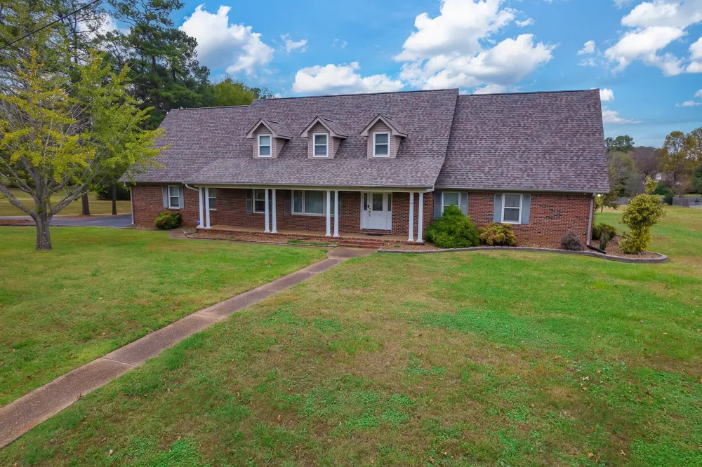 812 Pipkin Rd Jackson, TN 38305