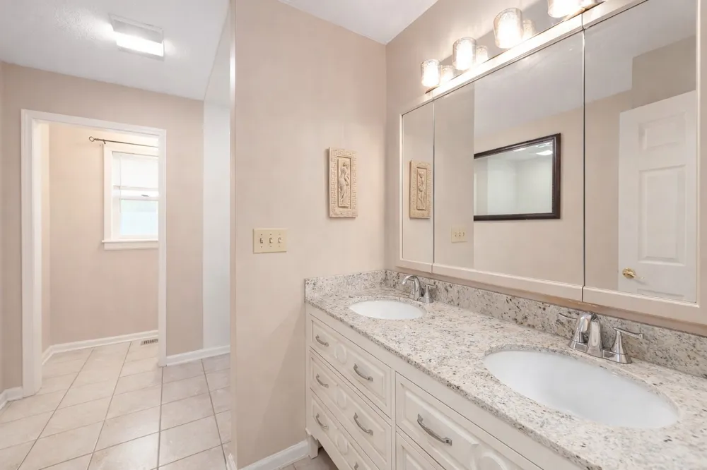 812 Pipkin Rd Jackson, TN 38305
