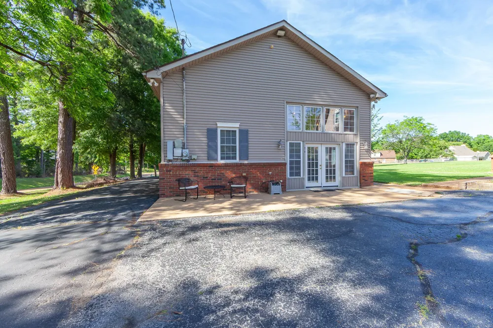 812 Pipkin Rd Jackson, TN 38305