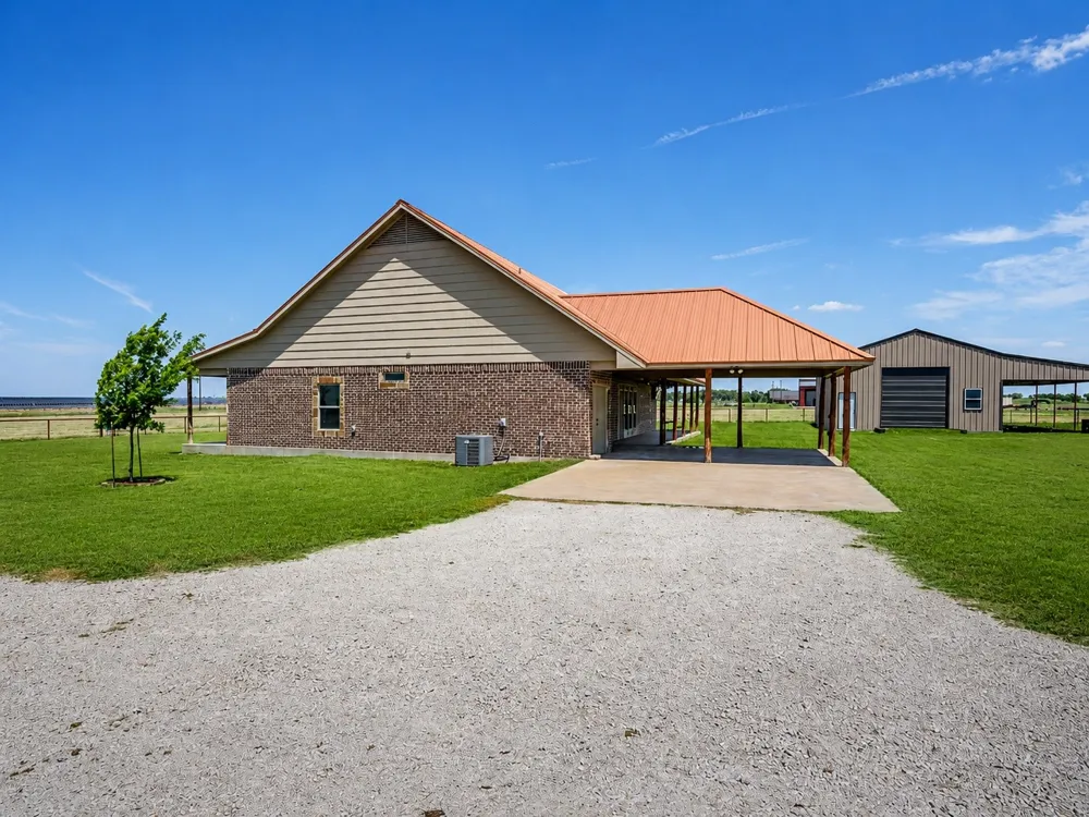 1872 County Road 329 Gainesville, TX 76240