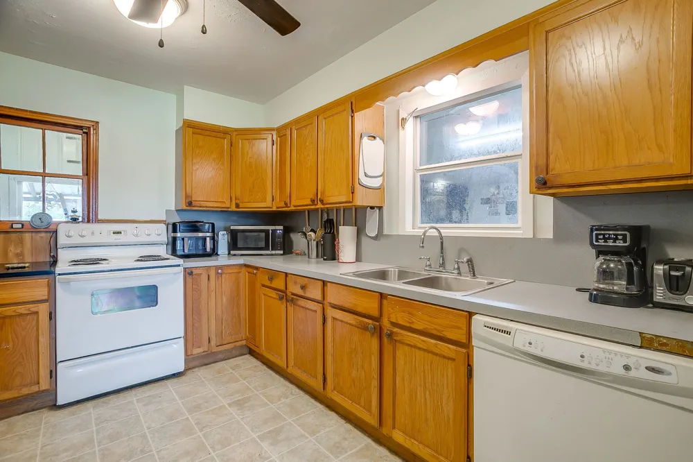 300 S Caddo Street Lipan, TX 76462