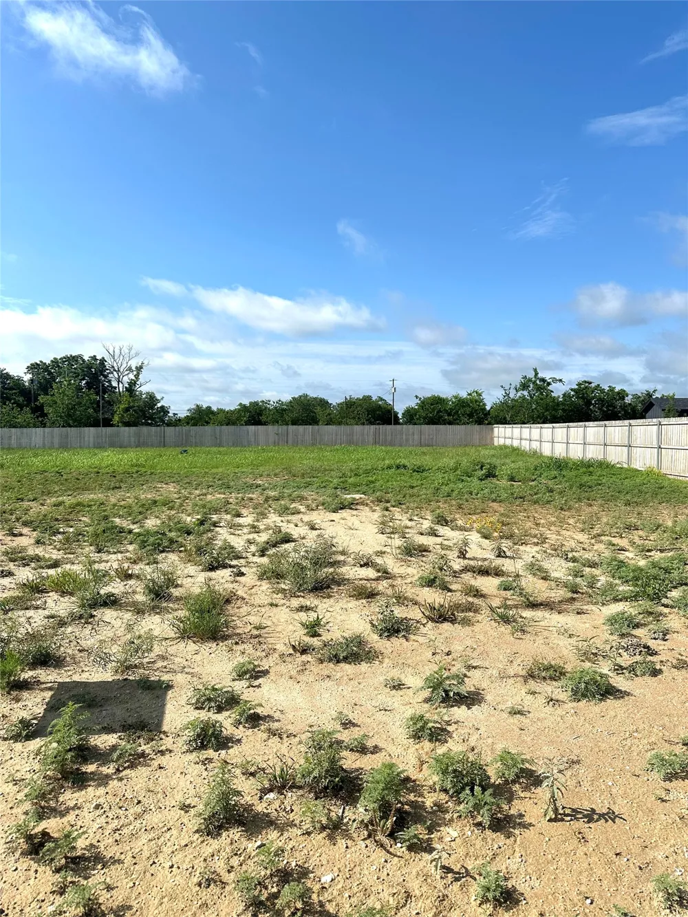 1006 E Highland Avenue Comanche, TX 76442