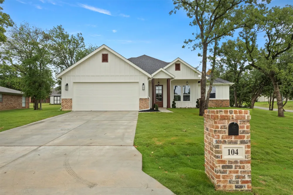 104 Jim Walters Drive Runaway Bay, TX 76426