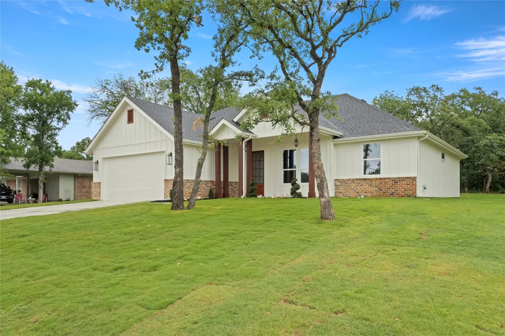 104 Jim Walters Drive Runaway Bay, TX 76426